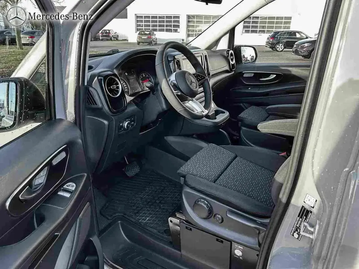 Gebraucht Mercedes Vito 163 PS (119 kW) 2025 Alpingrau Van