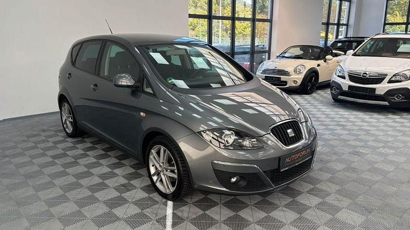 Grau Gebraucht 2014 Seat Altea 4You Van / Kleinbus | 8.888 € - Bild 1/4
