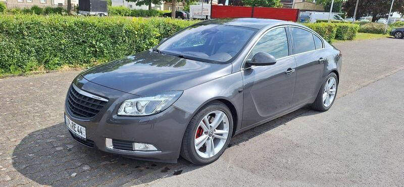 Grau Gebraucht 2009 Opel Insignia Limousine | 10.950 € - Bild 1/4