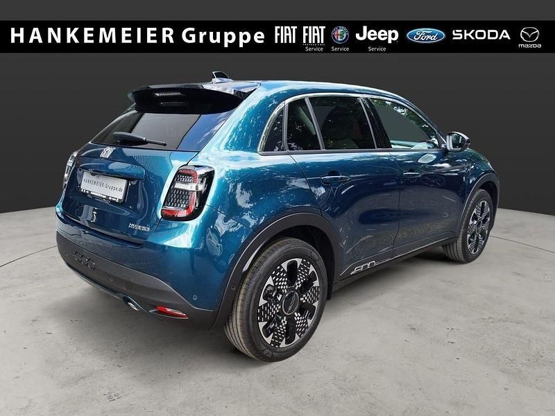 Neu Fiat 600 La Prima 110 PS (80 kW) 2025 Grün SUV