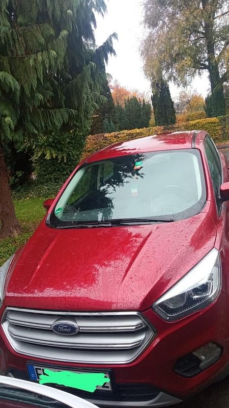 Rot Gebraucht 2019 Ford Kuga SUV | 16.000 € (Etwas zu teuer) - Bild 1/4