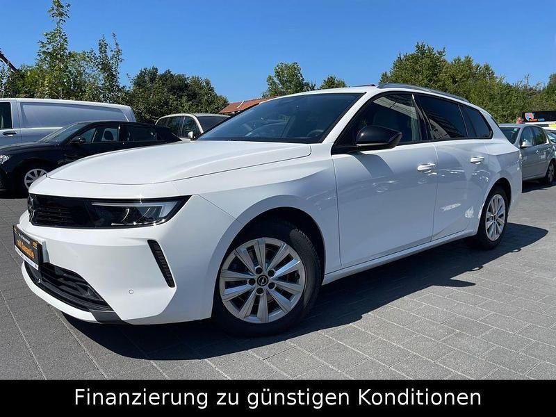 Weiß Gebraucht 2023 Opel Astra Elegance Kombi | 20.400 € (Fairer Preis) - Bild 1/4