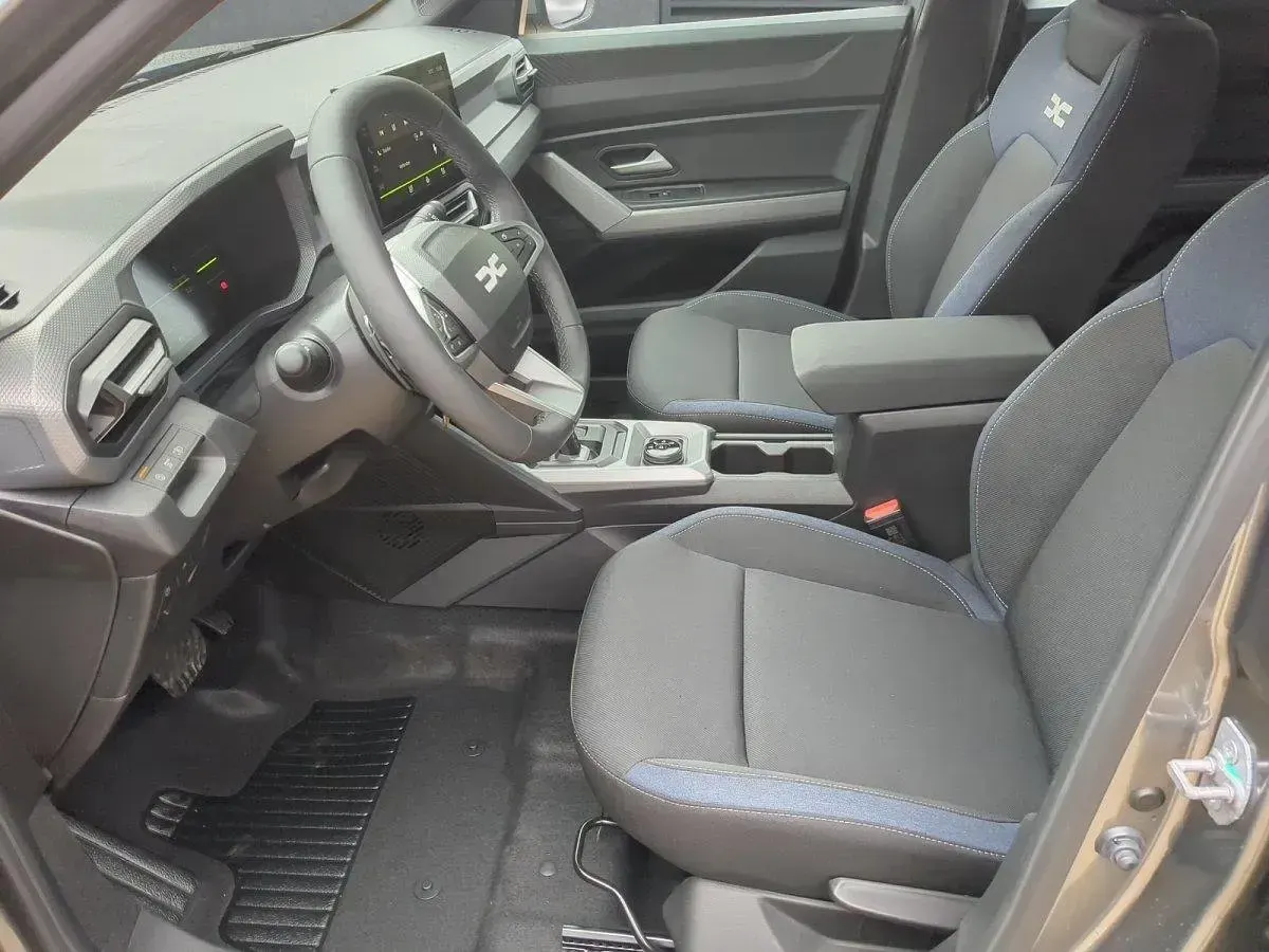 Neu Dacia Duster Expression 154 PS (113 kW) 2026 Dolomitgrau SUV