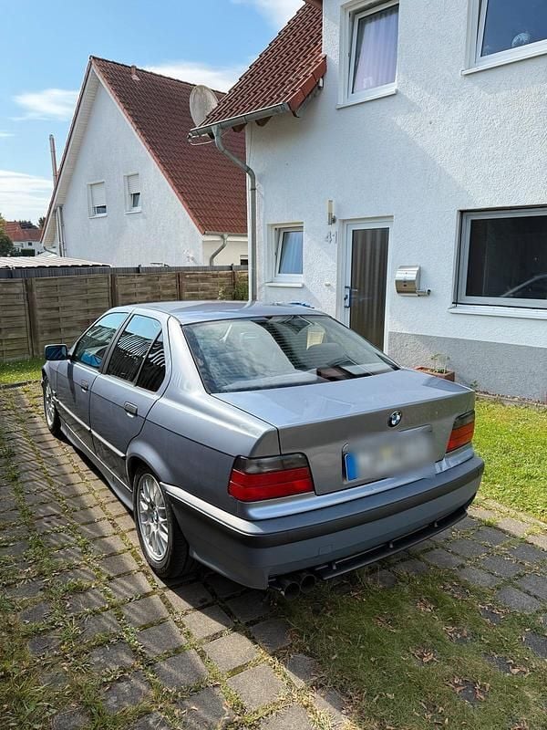 Blau Gebraucht 1996 BMW 318 M Sport Limousine | 3.499 € (Superpreis) - Bild 1/4