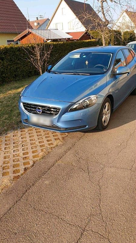 Blau Gebraucht 2016 Volvo V40 Kombi | 8.500 € (Fairer Preis) - Bild 1/4