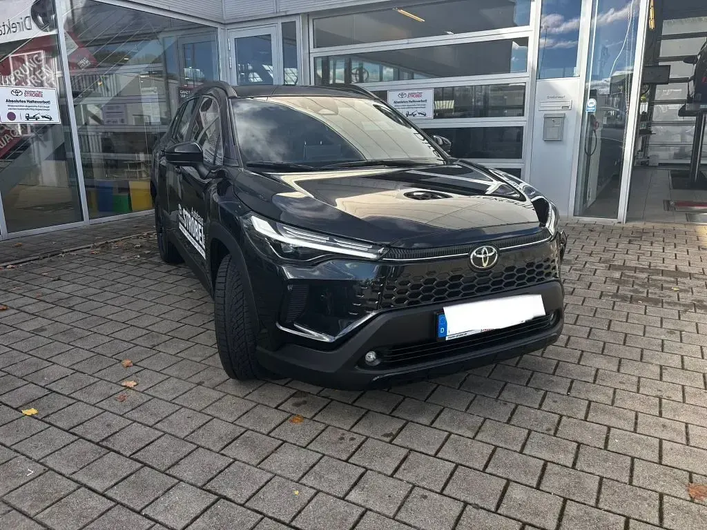 Gebraucht Toyota Corolla Cross 178 PS (130 kW) 2025 Black mica metallic SUV