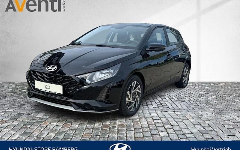 Schwarz Neu 2025 Hyundai i20 Trend Limousine | 22.279 € (Fairer Preis) - Bild 1/4