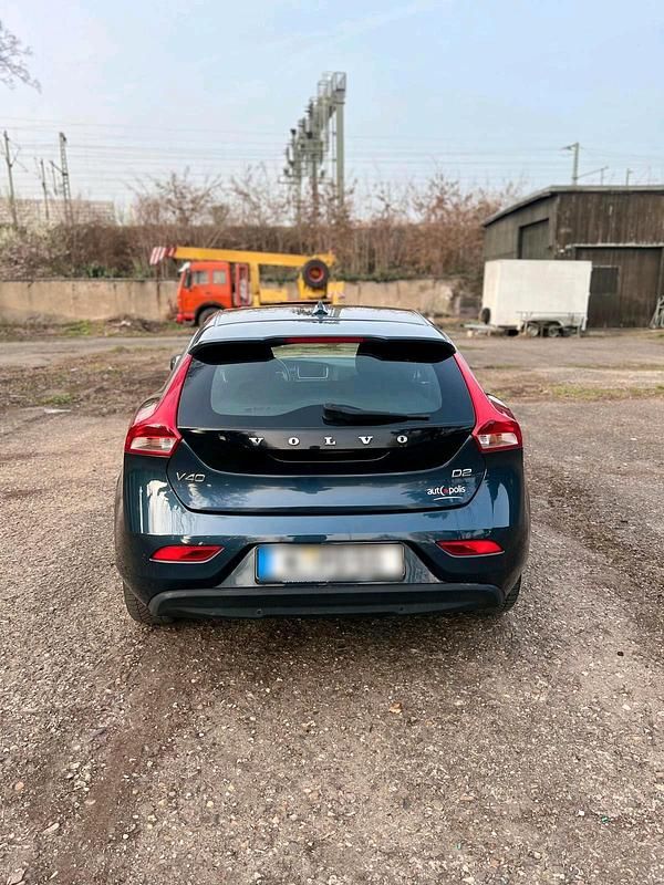 Gebraucht Volvo V40 120 PS (88 kW) 2018 Blau Limousine