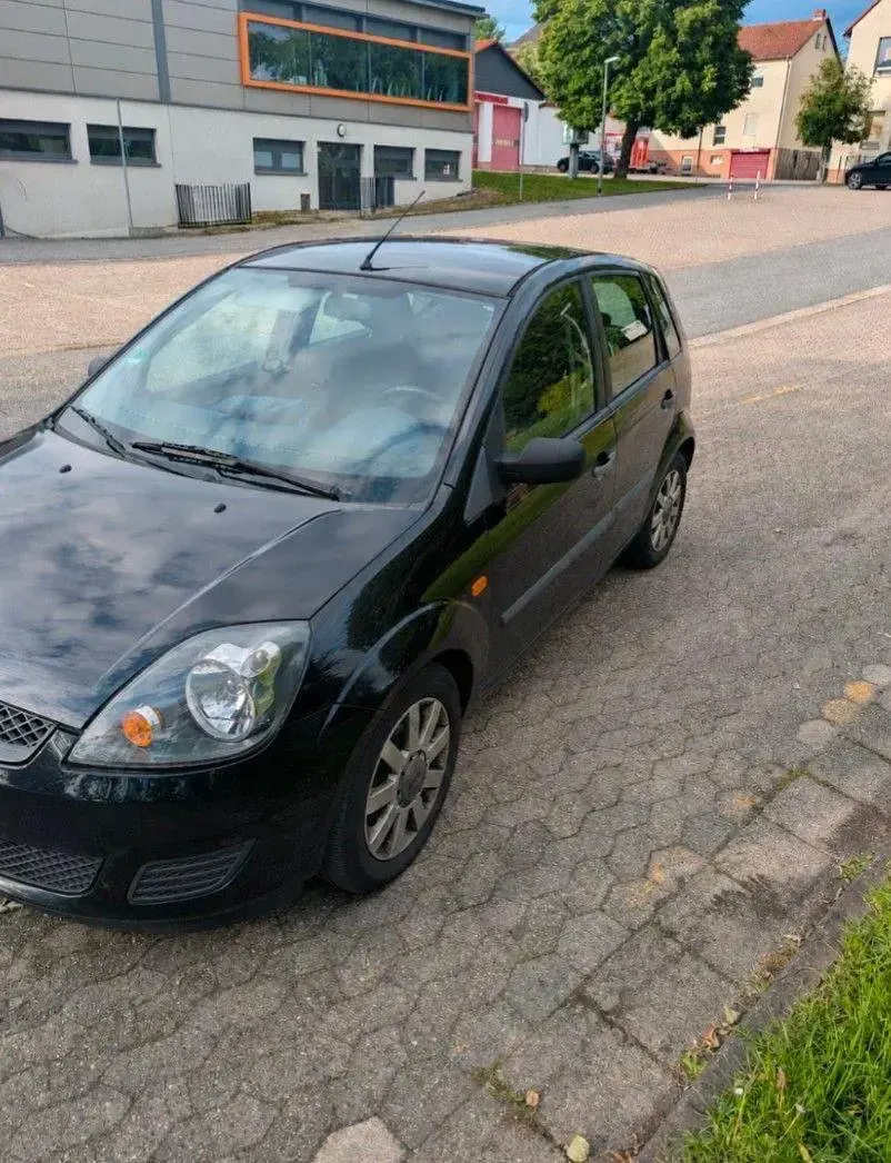 Używany Ford Fiesta Fun X 69 KM (50 kW) 2007 Czarny Hatchback