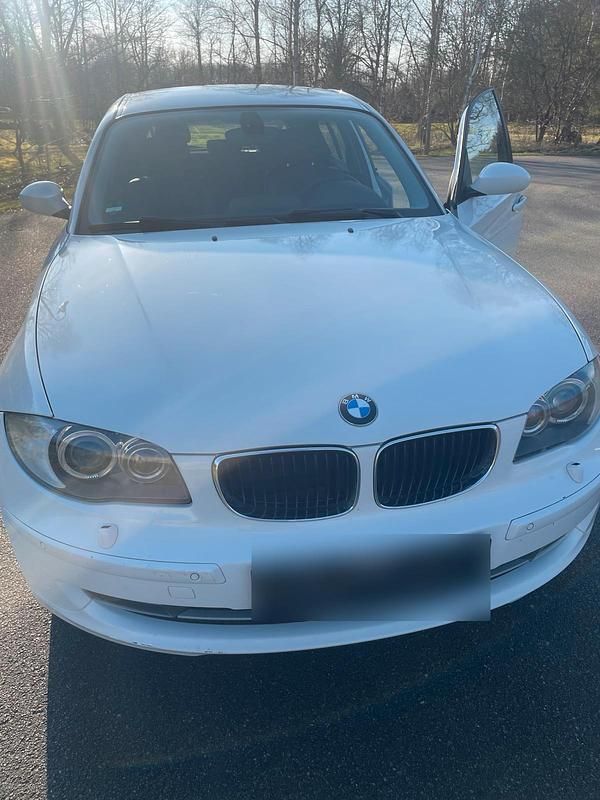 Gebraucht BMW 120 177 PS (130 kW) 2009 Weiß Kleinwagen