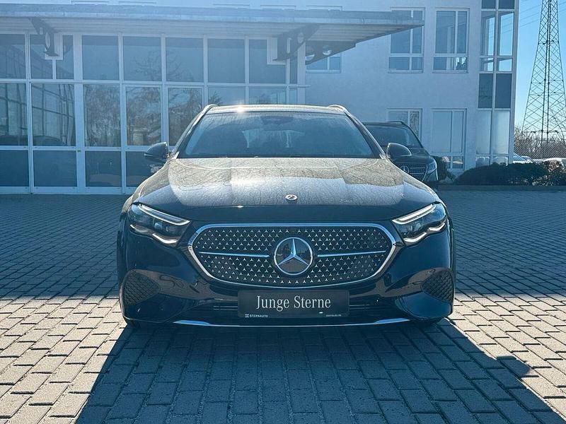 Gebraucht Mercedes E220 Advanced Plus 197 PS (144 kW) 2025 Metalliclack obsidianschwarz Kombi