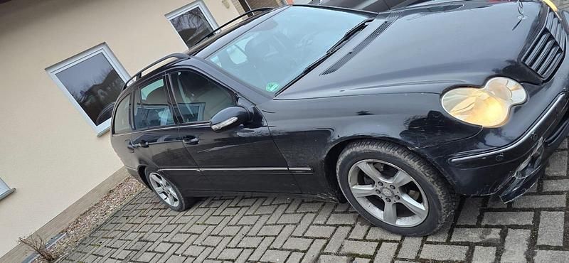 Gebraucht Mercedes C180 143 PS (105 kW) 2007 Schwarz Limousine