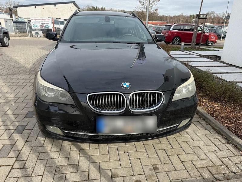 Gebraucht BMW 530 235 PS (172 kW) 2009 Schwarz Kombi