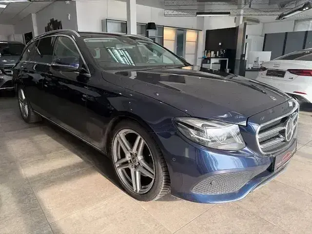 Gebraucht Mercedes E300 Avantgarde 245 PS (180 kW) 2019 Blau Limousine