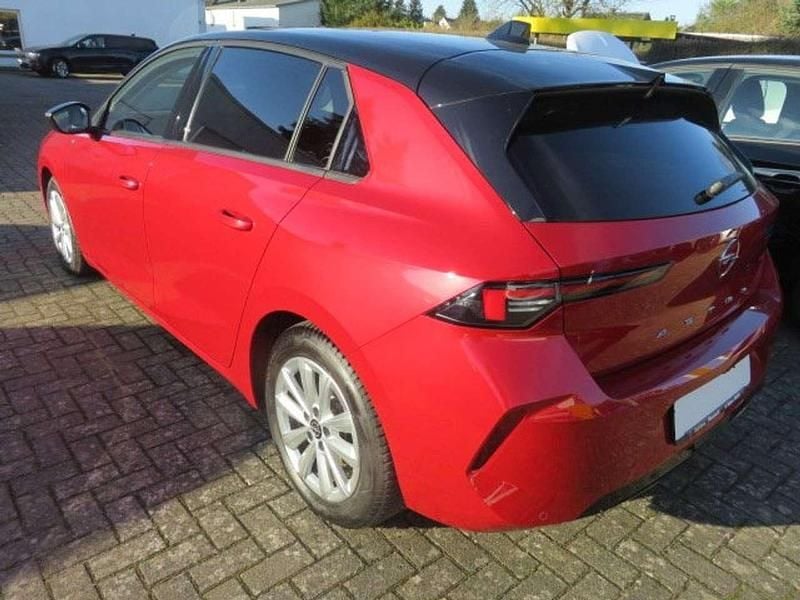 Gebraucht Opel Astra Elegance 110 PS (80 kW) 2023 Peperoncino red/dach schwarz Kleinwagen