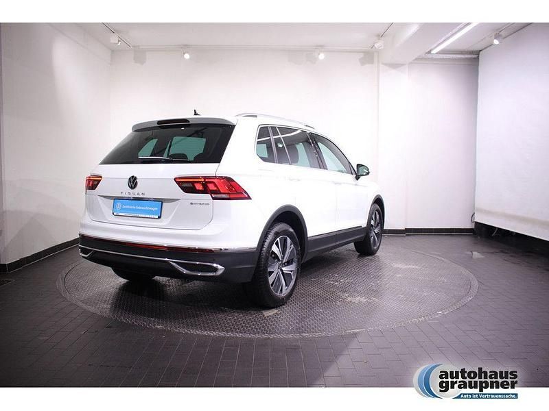 Gebraucht VW Tiguan Elegance 150 PS (110 kW) 2021 Weiss / pure white SUV