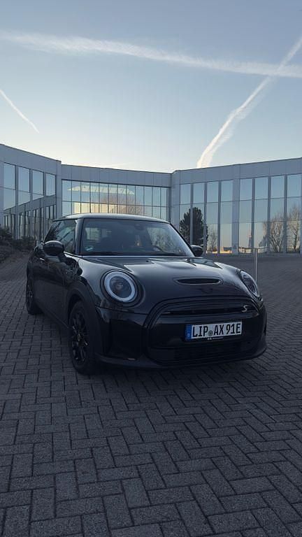 Gebraucht Mini Cooper SE Classic 135 kW (184 PS) 2023 Schwarz Kleinwagen