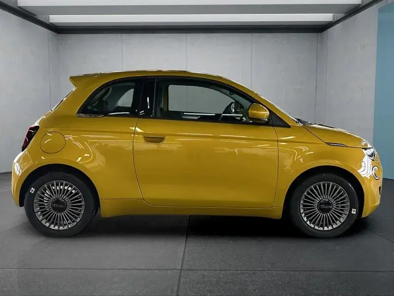 Neu Fiat 500C 65 PS (47 kW) 2025 Gelb Cabrio