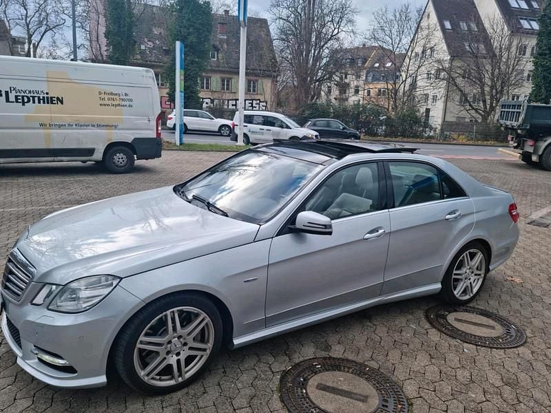 Silber Gebraucht 2012 Mercedes E500 Limousine | 21.000 € (Fairer Preis) - Bild 1/4