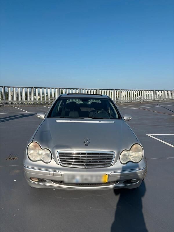 Grau Gebraucht 2000 Mercedes C180 Limousine | 1.600 € (Fairer Preis) - Bild 1/4