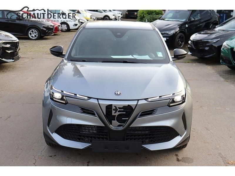 Neu Alfa Romeo GT Junior 145 PS (106 kW) 2025 Grau SUV