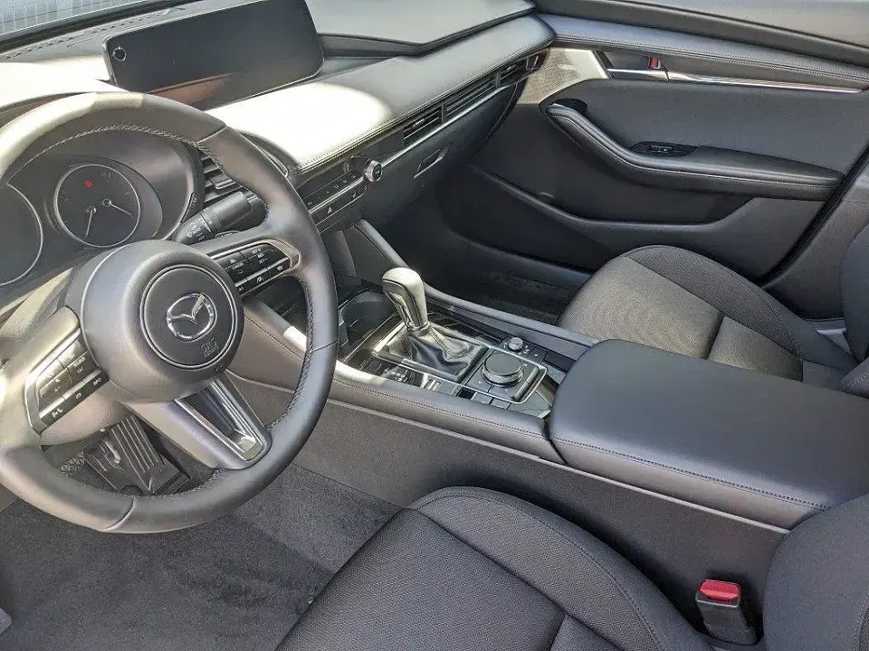 Neu Mazda 3 Exclusive 140 PS (102 kW) 2026 Weiß Limousine