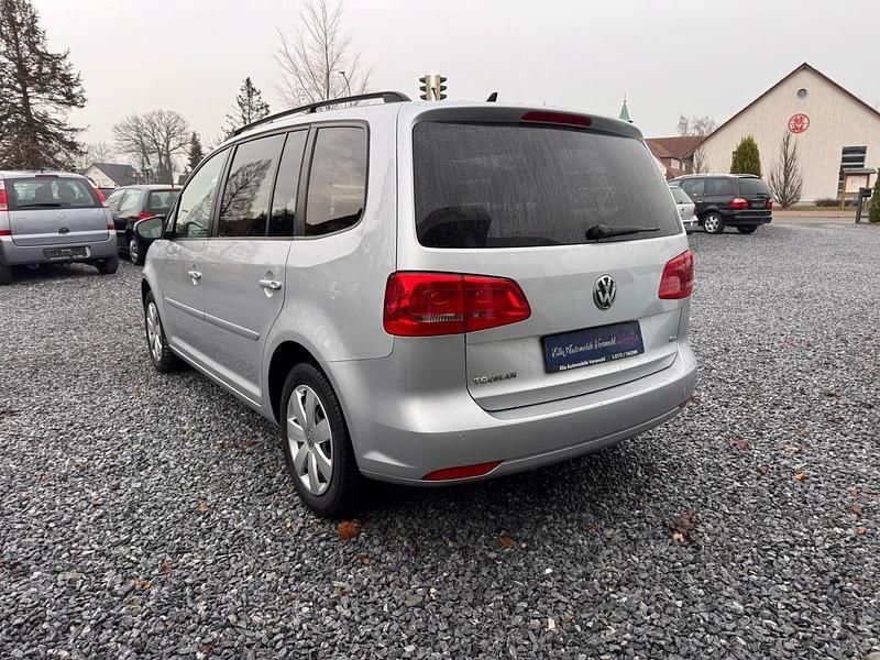 Gebraucht VW Touran 105 PS (77 kW) 2011 Silber Van / Kleinbus