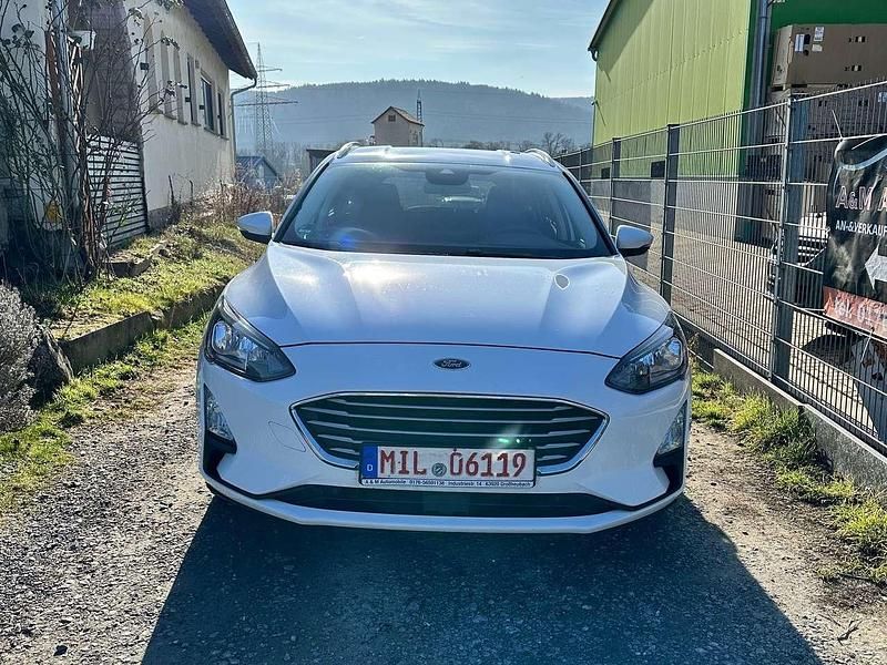 Gebraucht Ford Focus 120 PS (88 kW) 2019 Frostweiß Kombi