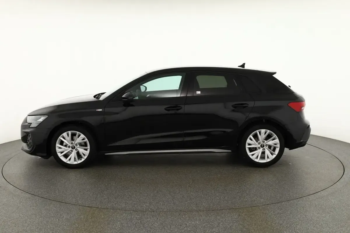 Neu Audi A3 Sportback e-tron S-Line 150 PS (110 kW) 2025 Schwarz Kleinwagen
