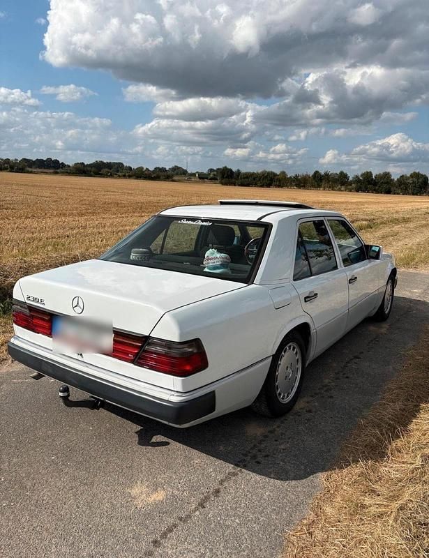 Gebraucht Mercedes E230 1991 Weiß Limousine