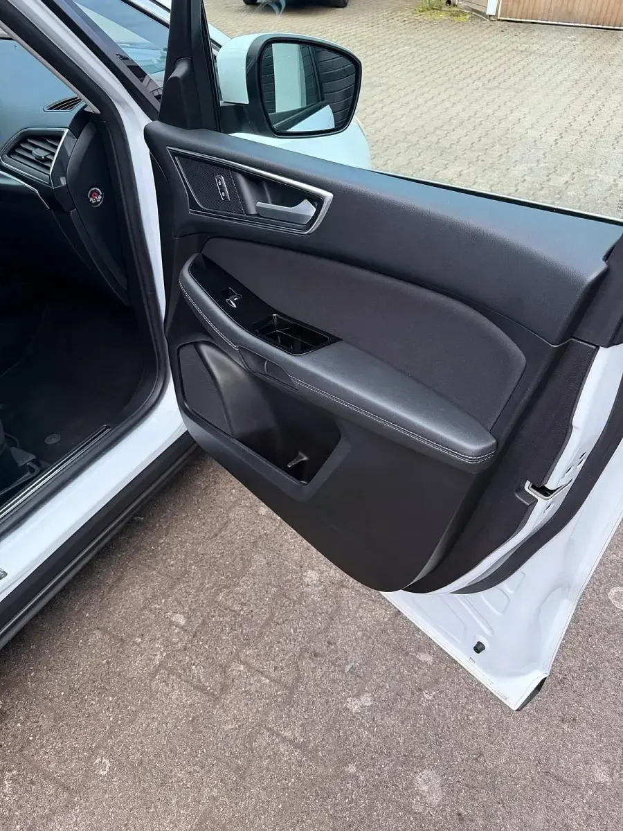 Gebraucht Ford S-MAX Titanium 150 PS (110 kW) 2019 Weiß Van / Kleinbus
