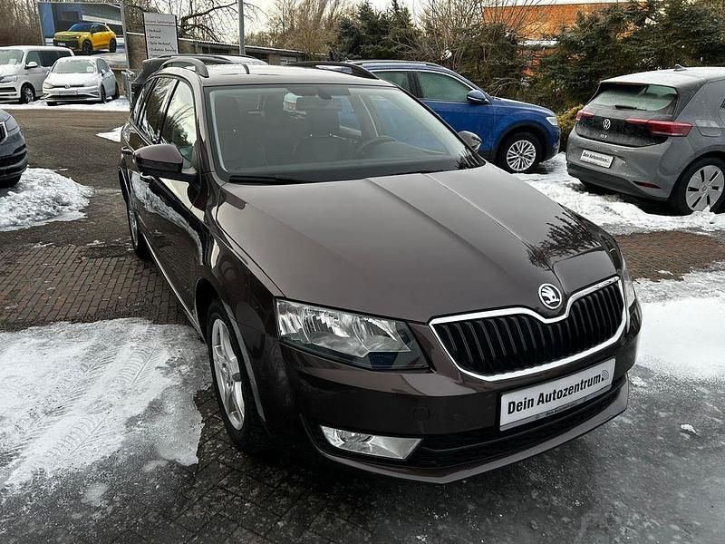 Gebraucht Skoda Octavia Elegance 179 PS (131 kW) 2015 Braun Kleinwagen