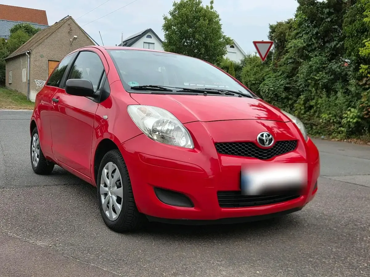 Gebraucht Toyota Yaris 69 PS (50 kW) 2010 Rot Kleinwagen
