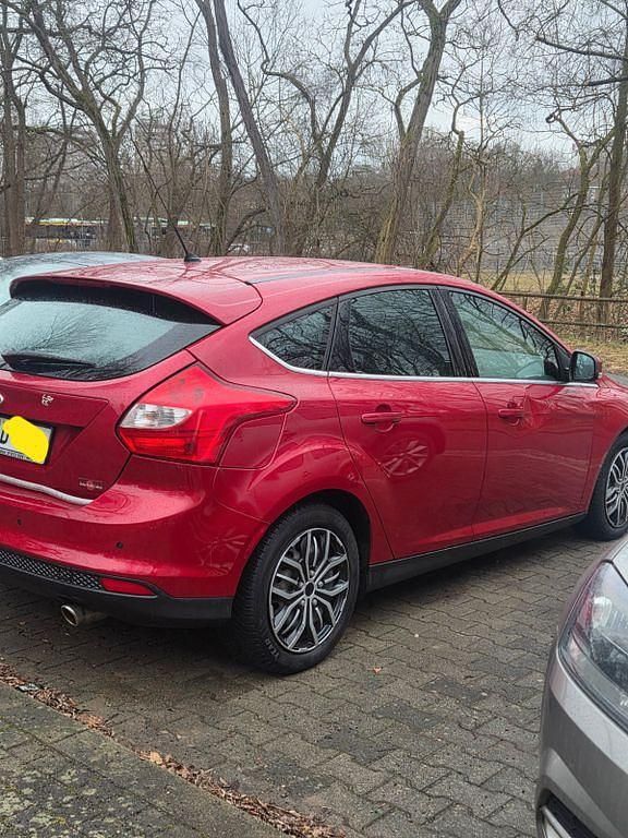 Gebraucht Ford Focus Titanium 150 PS (110 kW) 2011 Rot Limousine
