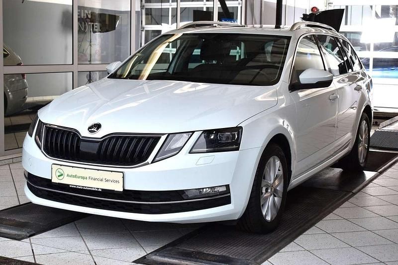 Weiß Gebraucht 2019 Skoda Octavia Style Kombi | 16.700 € (Fairer Preis) - Bild 1/4