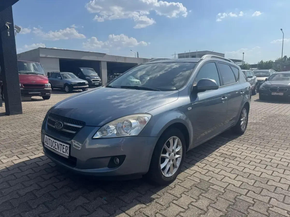 Gebraucht Kia Ceed 143 PS (105 kW) 2009 Blau Kleinwagen