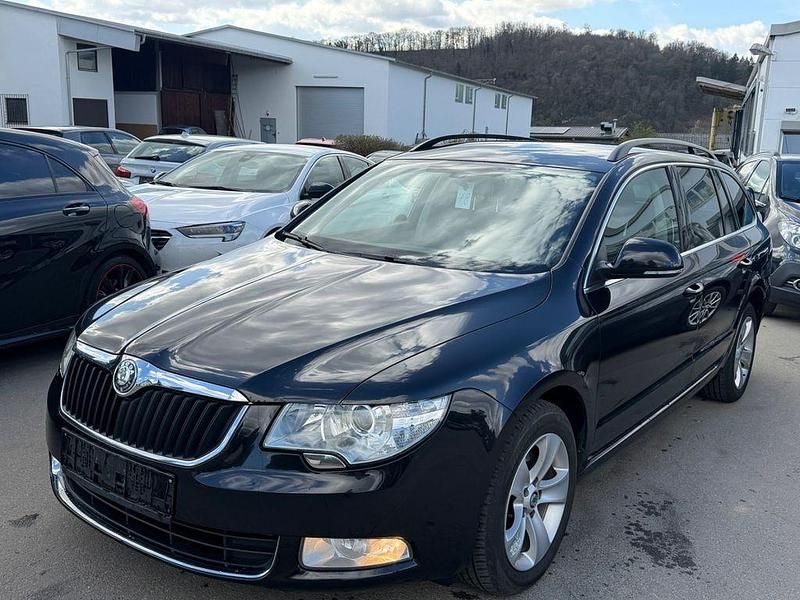 Gebraucht Skoda Superb Ambition 140 PS (102 kW) 2012 Schwarz Kombi