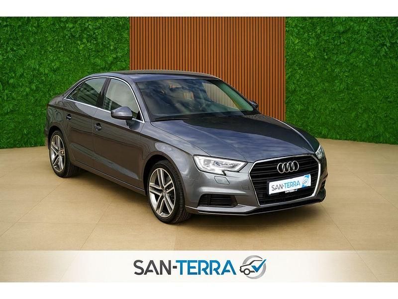 Grau Gebraucht 2019 Audi A3 Sport Limousine | 13.745 € (Superpreis) - Bild 1/4