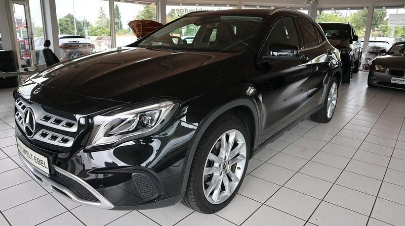 Schwarz Gebraucht 2019 Mercedes GLA250 SUV | 26.410 € (Fairer Preis) - Bild 1/4