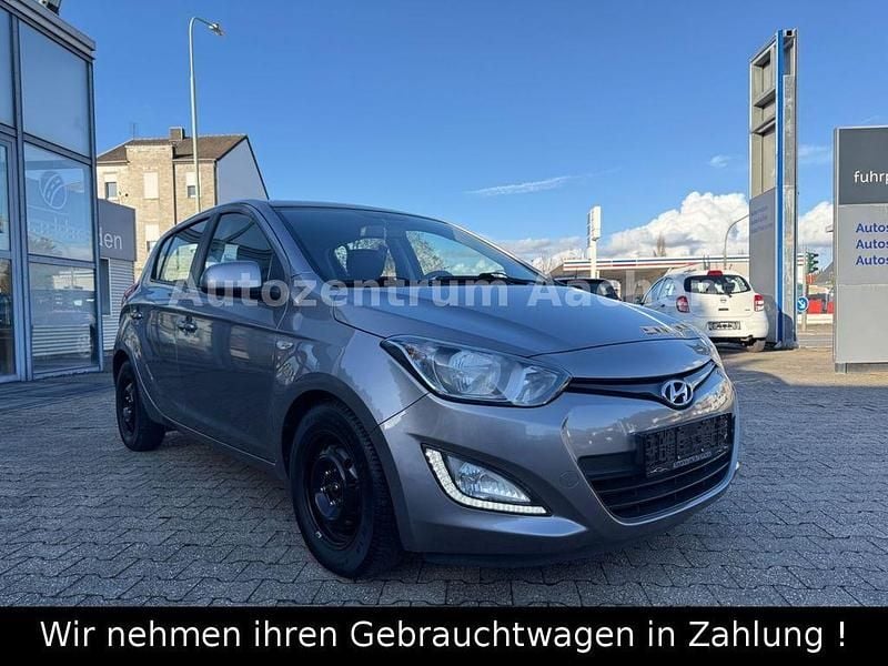 Gebraucht Hyundai i20 86 PS (63 kW) 2014 Grün Kleinwagen