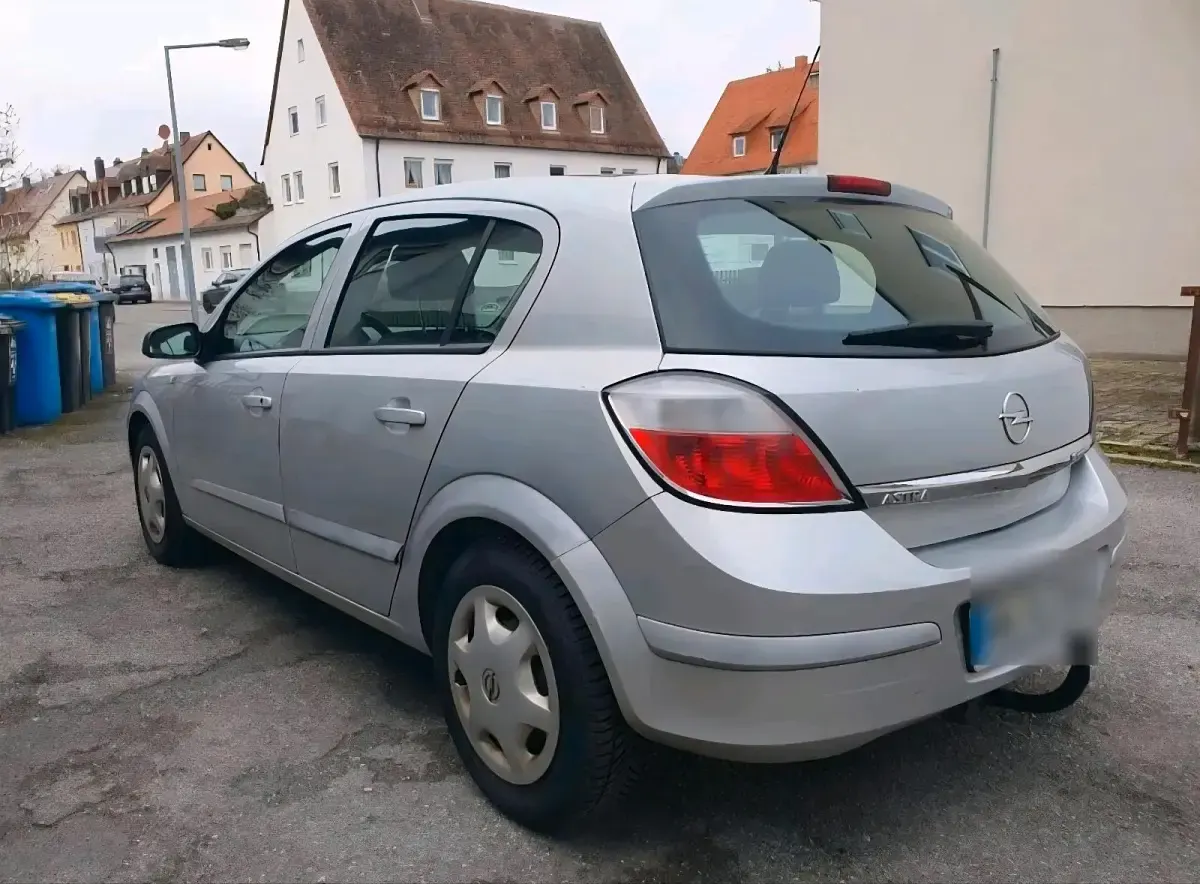 Gebraucht Opel Astra 105 PS (77 kW) 2005 Silber Kleinwagen