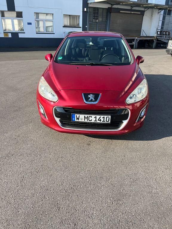 Gebraucht Peugeot 308 Active 156 PS (114 kW) 2012 Rot Limousine