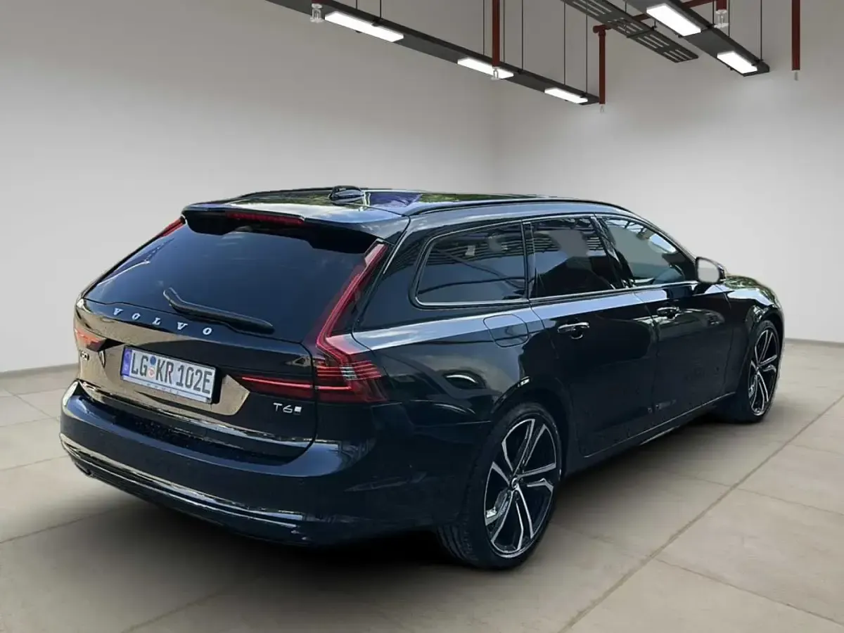 Gebraucht Volvo V90 Plus 253 PS (186 kW) 2025 Schwarz Kombi