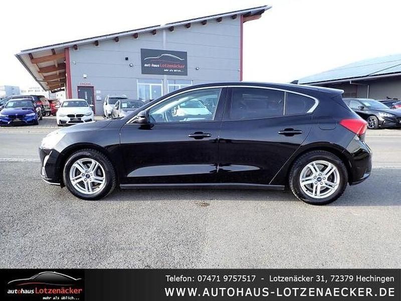 Gebraucht Ford Focus Cool & Connect 125 PS (91 kW) 2018 Schwarz Limousine