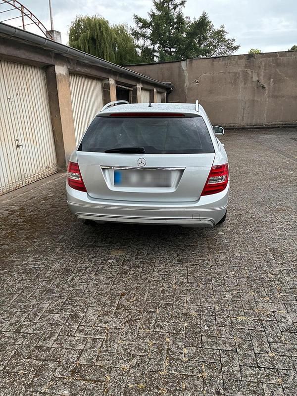 Gebraucht Mercedes C180 156 PS (114 kW) 2013 Silber Kombi
