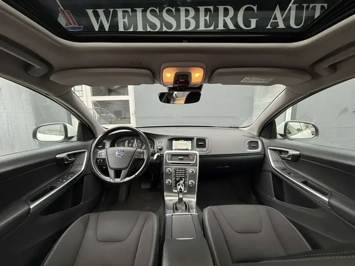 Gebraucht Volvo V60 Business Edition 163 PS (119 kW) 2015 Weiß Kombi
