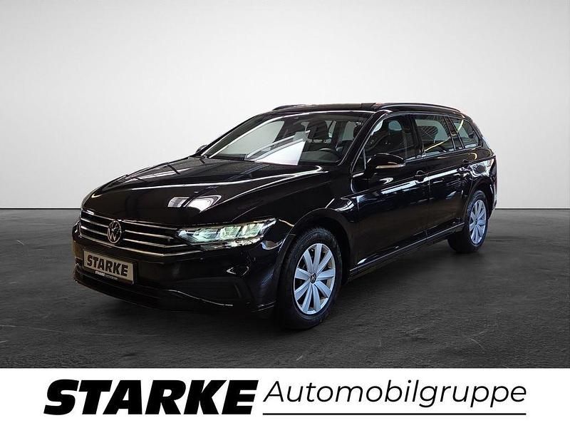 Gebraucht VW Passat Basis 150 PS (110 kW) 2021 Schwarz Kombi