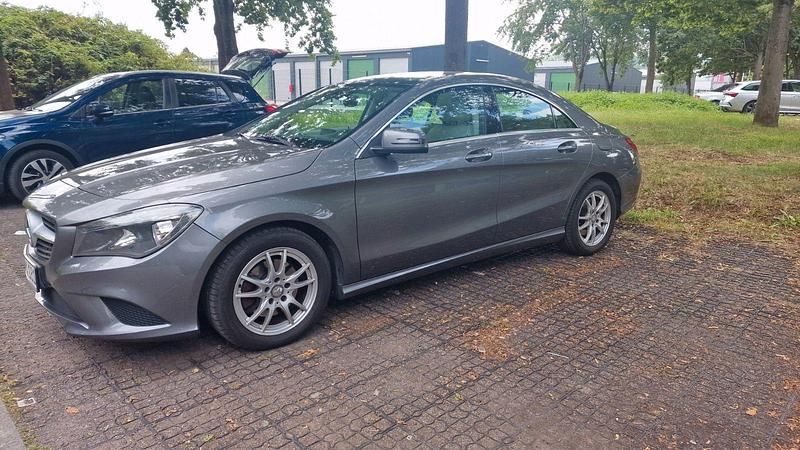 Grau Gebraucht 2014 Mercedes CLA200 Coupé | 12.999 € (Teuer) - Bild 1/4