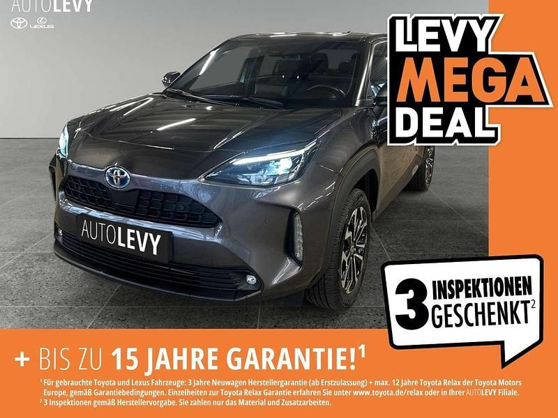 Grey metallic Gebraucht 2022 Toyota Yaris Hybrid Team | 23.470 € (Fairer Preis) - Bild 1/4