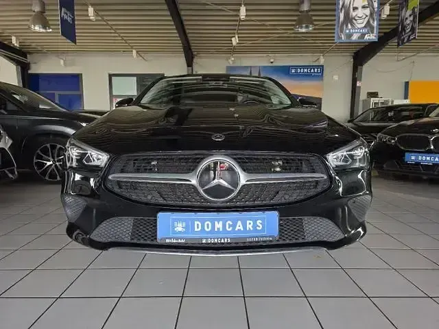 Gebraucht Mercedes CLA200 Shooting Brake 150 PS (110 kW) 2019 Schwarz Kombi